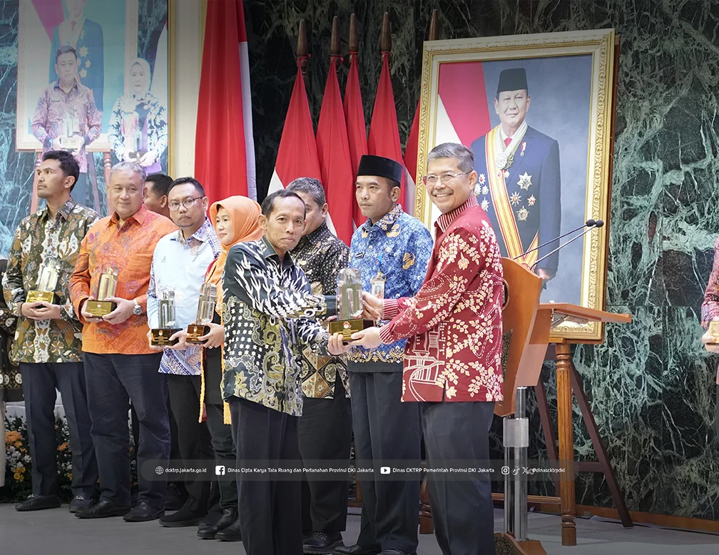 Komitmen Transparansi, Dinas Cipta Karya, Tata Ruang dan Pertanahan Provinsi DKI Jakarta berhasil Raih Penghargaan sebagai Badan Publik Predikat Informatif pada ajang Anugerah Keterbukaan Informasi Publik (KI DKI Jakarta Award) 2024