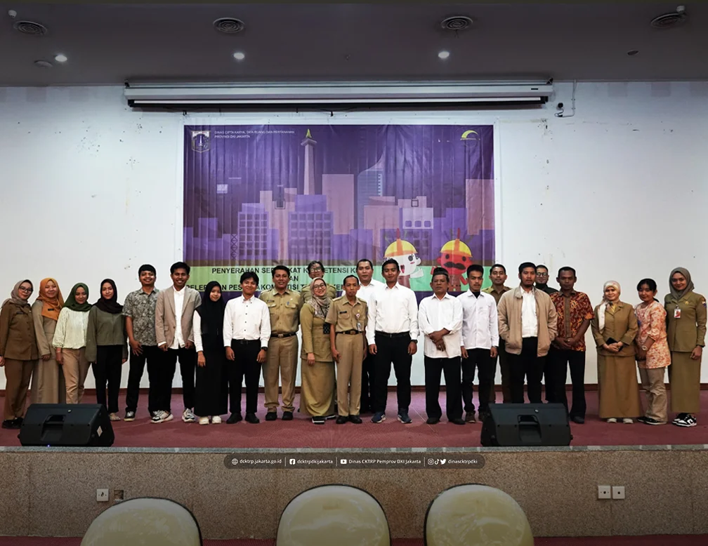 Kegiatan Penyerahan Sertifikat Kompetensi Kerja (SKK)