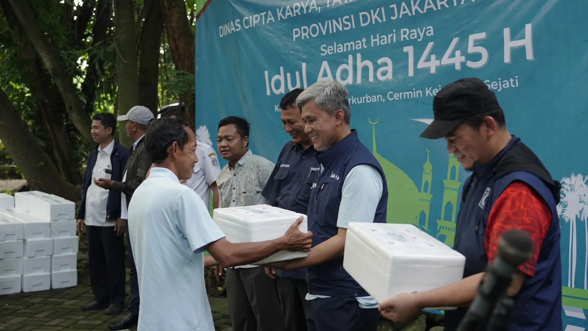 Foto galeri Idul Adha 1445 H Dinas Cipta Karya, Tata Ruang dan Pertanahan Provinsi DKI Jakarta (18 - 19 Juni 2024) 7