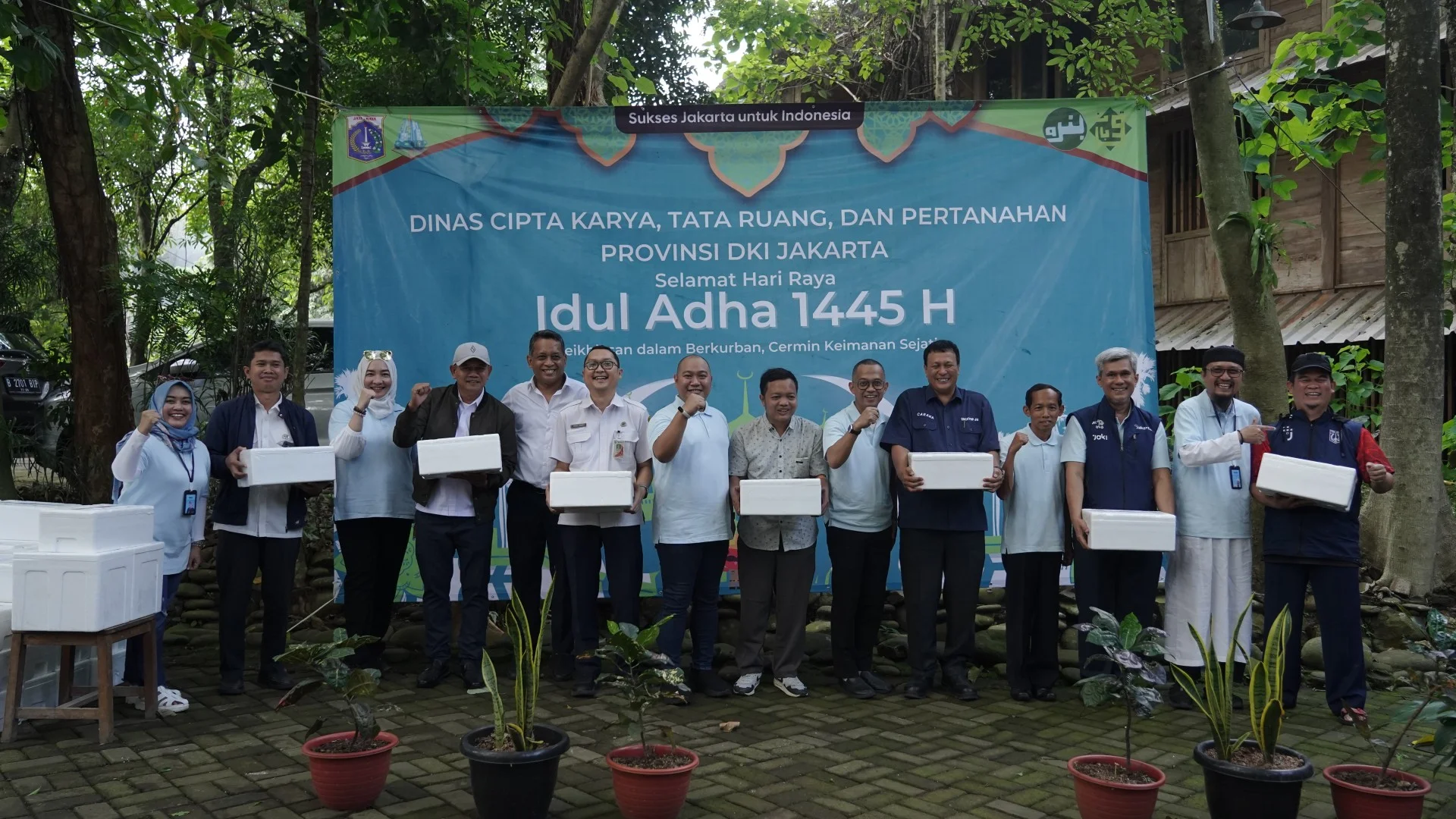 Foto galeri Idul Adha 1445 H Dinas Cipta Karya, Tata Ruang dan Pertanahan Provinsi DKI Jakarta (18 - 19 Juni 2024) 4