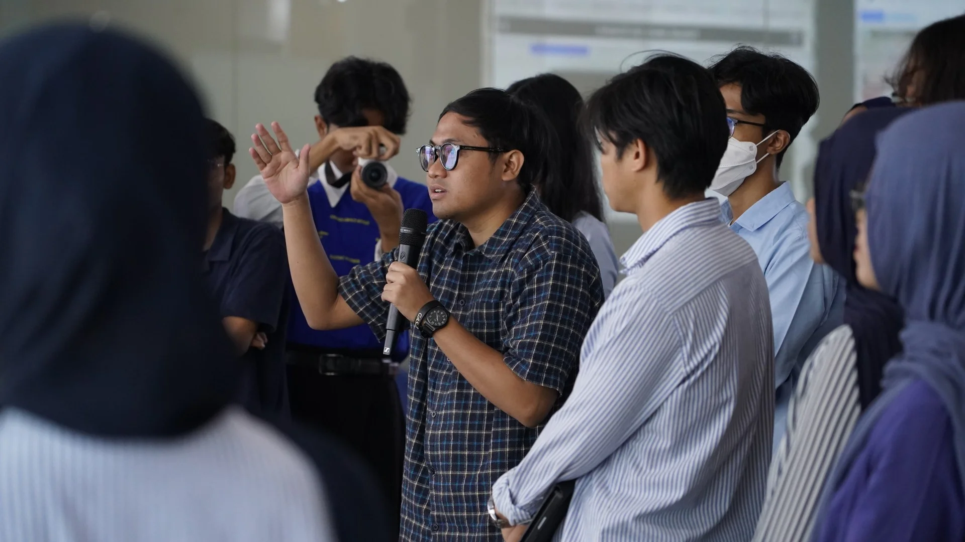 Foto galeri Kunjungan Himpunan Mahasiswa Batavia Universitas Gadjah Mada (HIMAVIA UGM) di Studio Jakarta Satu 6