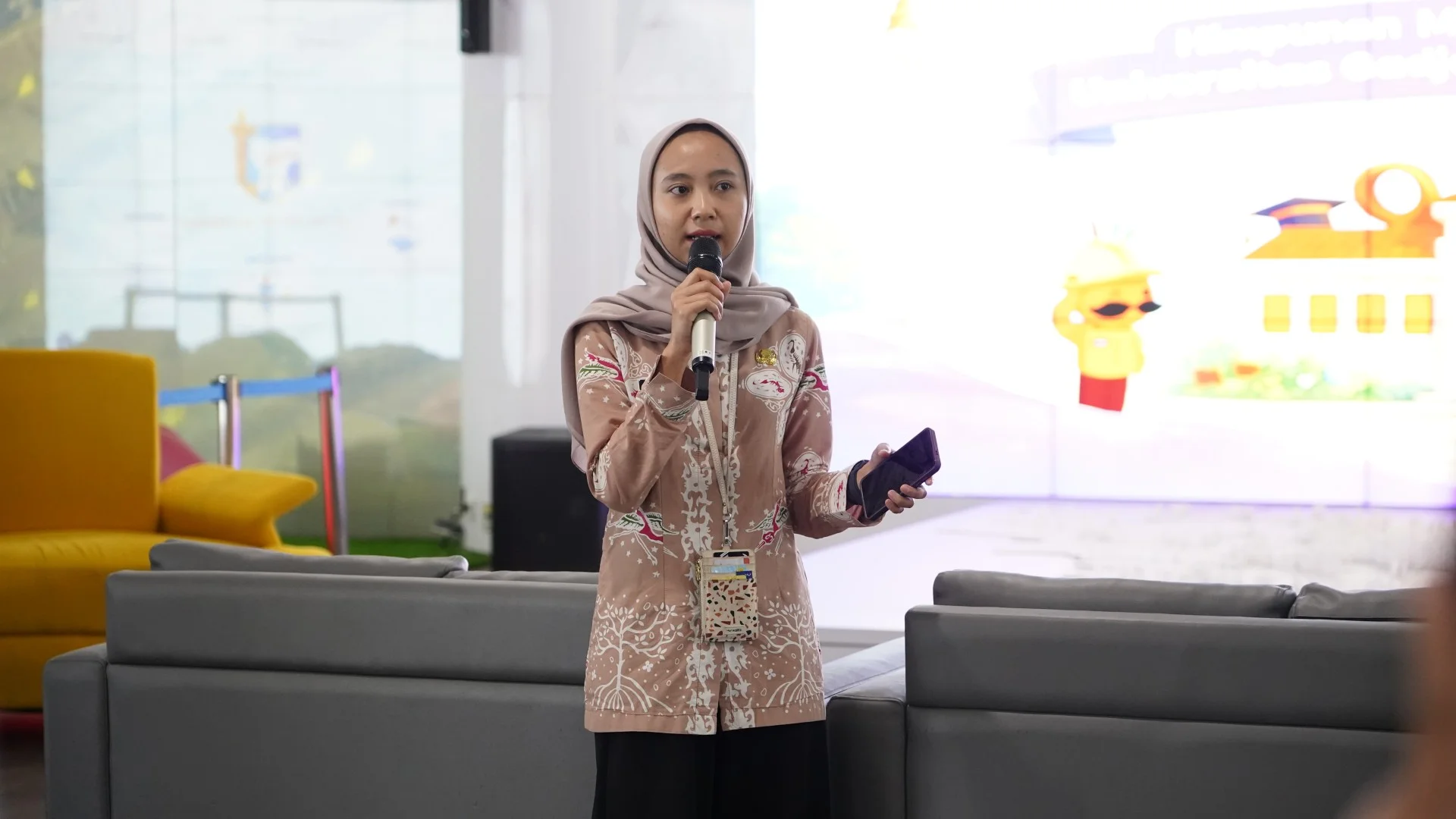 Foto galeri Kunjungan Himpunan Mahasiswa Batavia Universitas Gadjah Mada (HIMAVIA UGM) di Studio Jakarta Satu 1