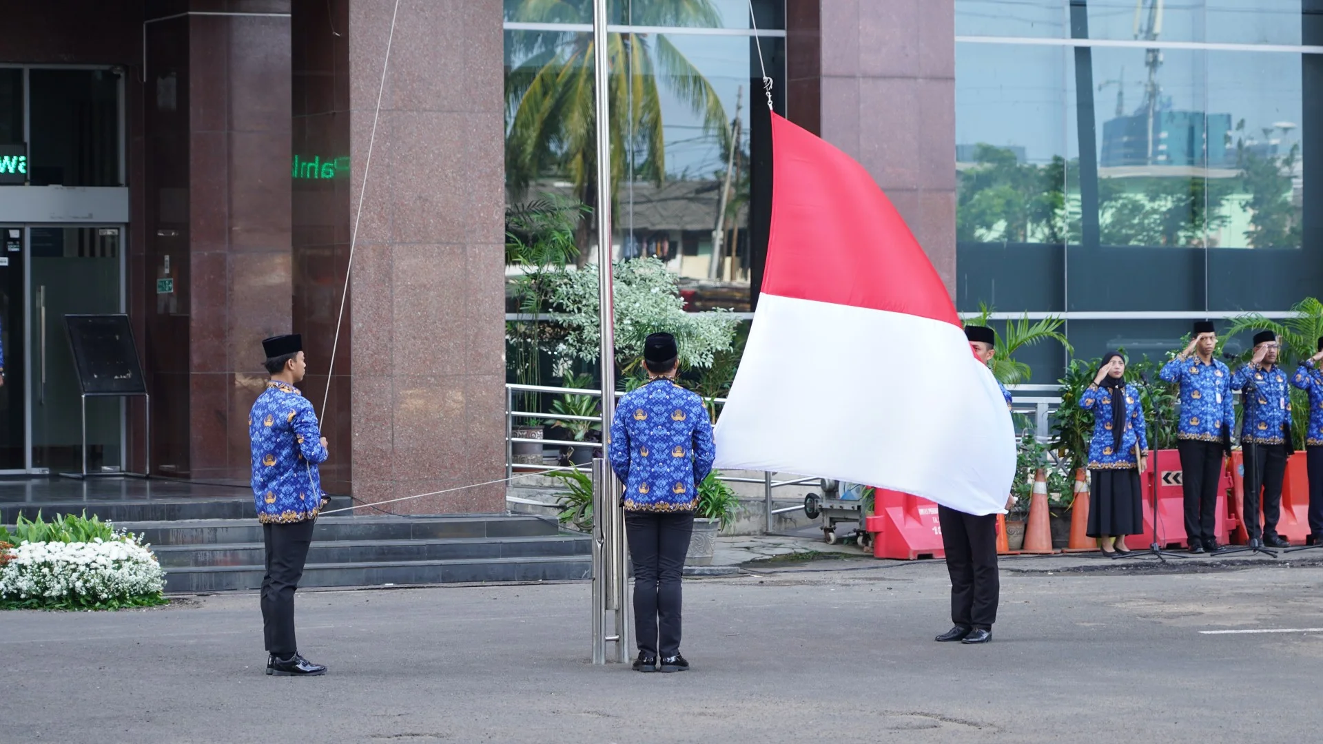 Foto album Upacara Hari Pahlawan Nasional