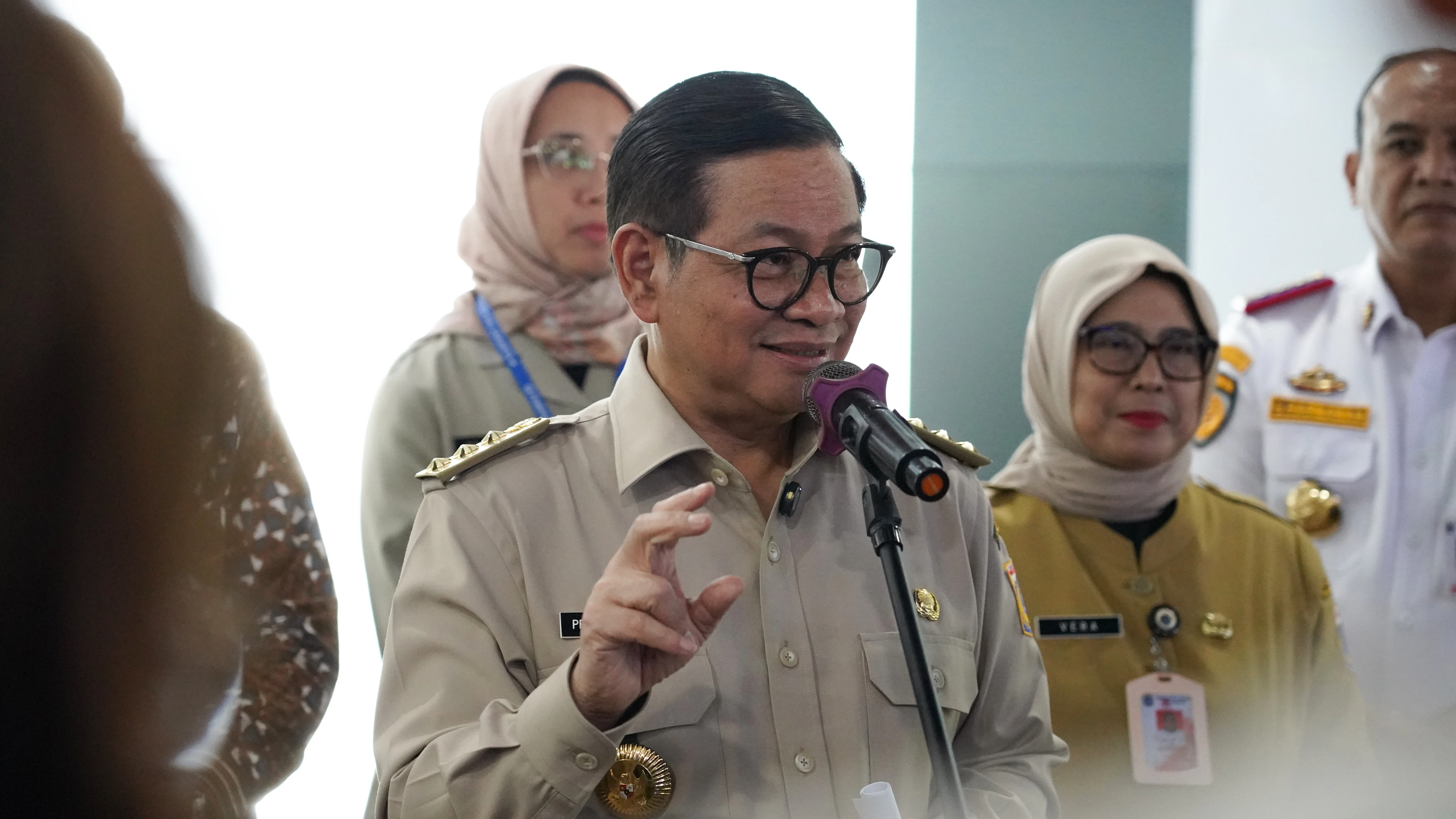 Foto album Kunjungan Gubernur DKI Jakarta ke Studio Jakarta Satu